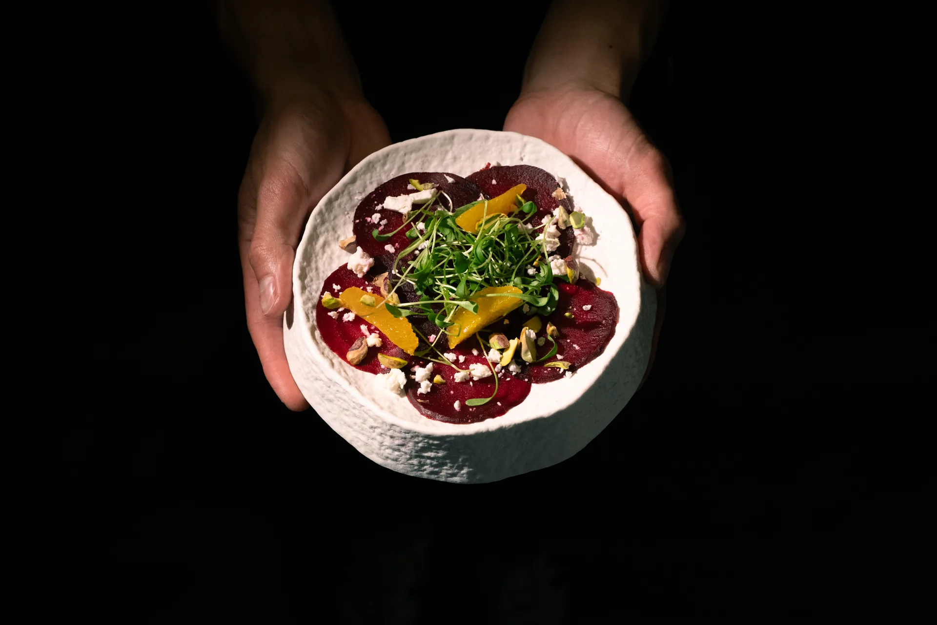 Rote-Bete-Carpaccio mit Pistazien — Vegetarische Vorspeise Catering
